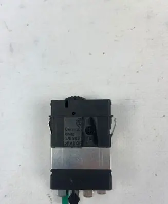 Volkswagen Multivan T4 Seat heating switch 1J0963563B PA6GF30
