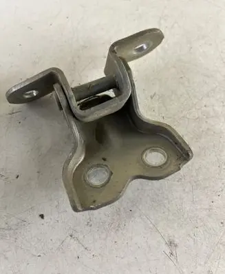 Toyota Land Cruiser (HDJ90) Front door lower hinge 
