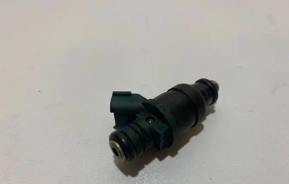 Volkswagen Golf IV Fuel injectors set 037906031AL