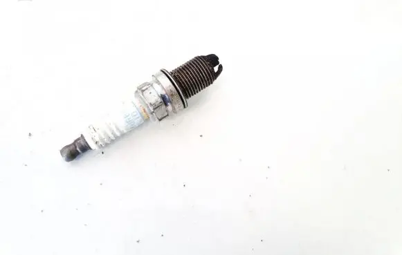 Volkswagen Golf IV Spark plug 