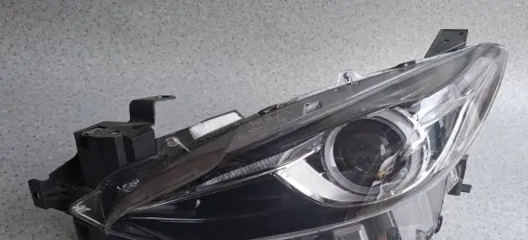 Mazda 3 III Headlight/headlamp BHN351040 W1469L K2442