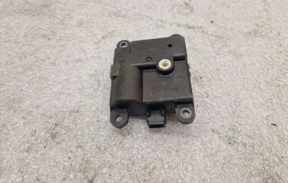Nissan Qashqai Air flap motor/actuator 3K01030840 110807