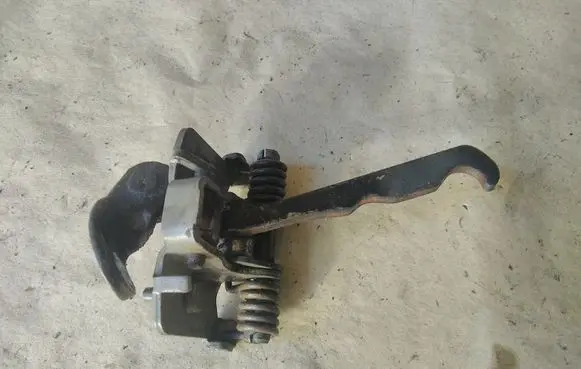 Peugeot 206 Rear door check strap stopper
