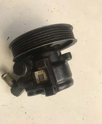 Ford Mondeo MK II Power steering pump 95BB3A733AB