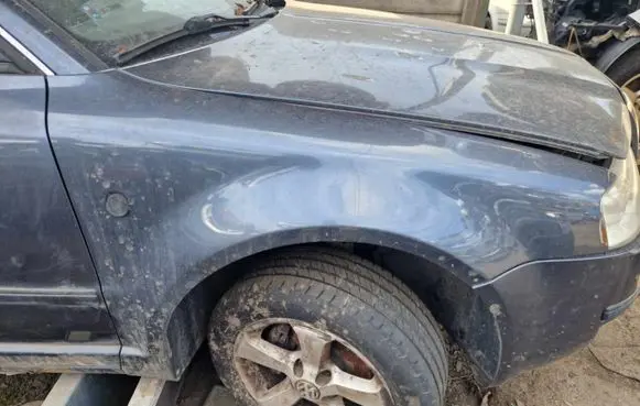 Skoda Superb B5 (3U) Fender