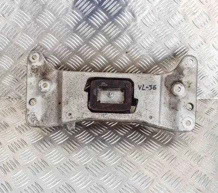 BMW 6 F12 F13 Gearbox mounting bracket 67776136770289