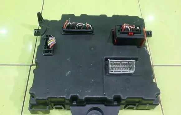Mercedes-Benz Citan W415 Central body control module 284B18276R