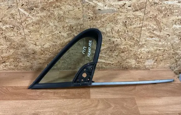 Peugeot 307 Front door vent window glass four-door 43R00048 DOT24AS2M68