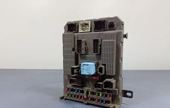 Citroen C5 Fuse box set 9646226880