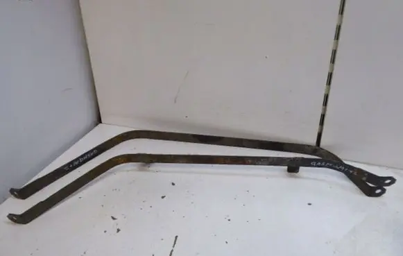 Nissan Qashqai+2 Fuel tank mounting bracket 