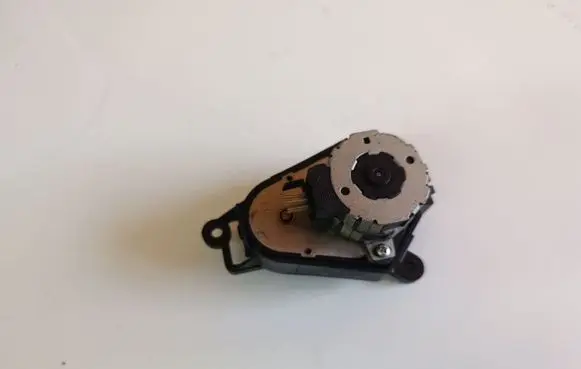 Renault Laguna I Air flap motor/actuator 1J0864203B