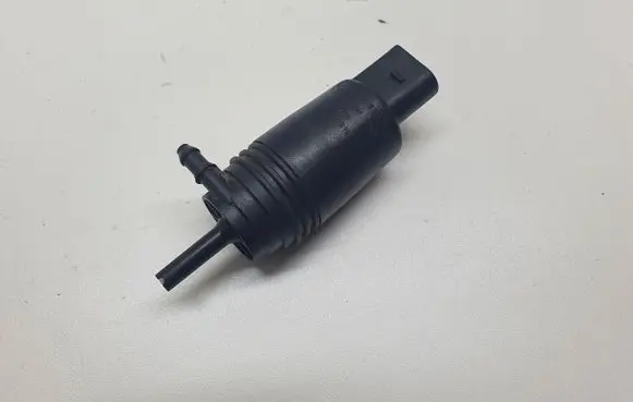 BMW 5 E60 E61 Windscreen/windshield washer pump 8377612 67128377612