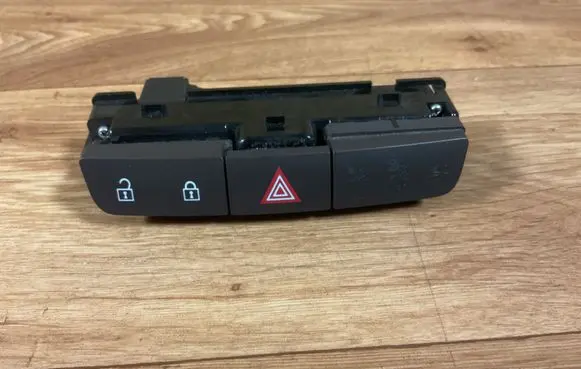 Opel Insignia A Hazard light switch 13271928 GF9097