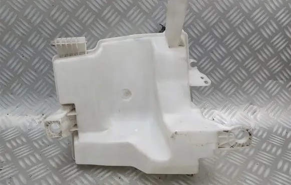 Ford Focus Windshield washer fluid reservoir/tank BV6117B613CA