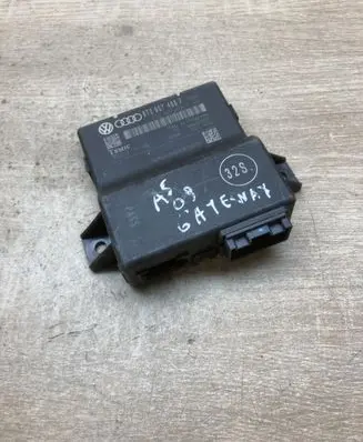 Audi A5 8T 8F Gateway control module 8T0907468F