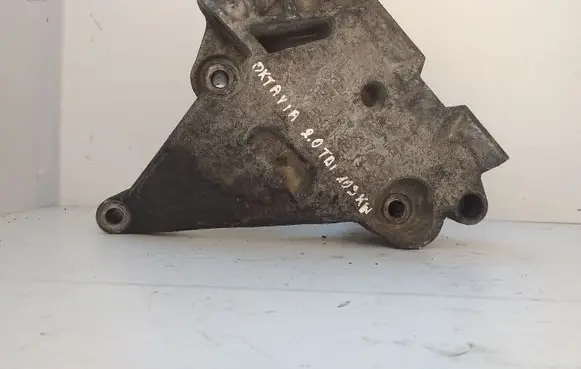 Skoda Octavia Mk2 (1Z) Engine mounting bracket 03G199207G