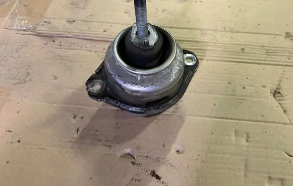 Porsche Cayenne (92A) Engine mount bracket 7P6199131