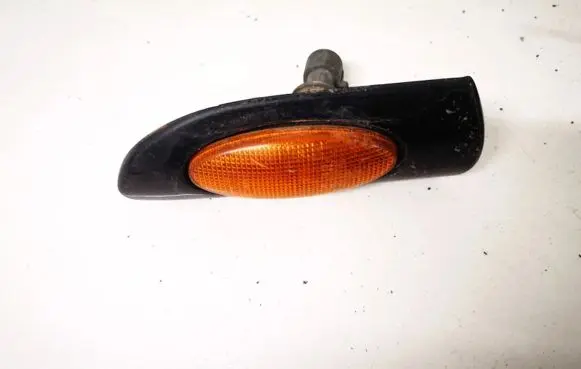 Opel Vectra B Front fender indicator light 09135507 1132-206l