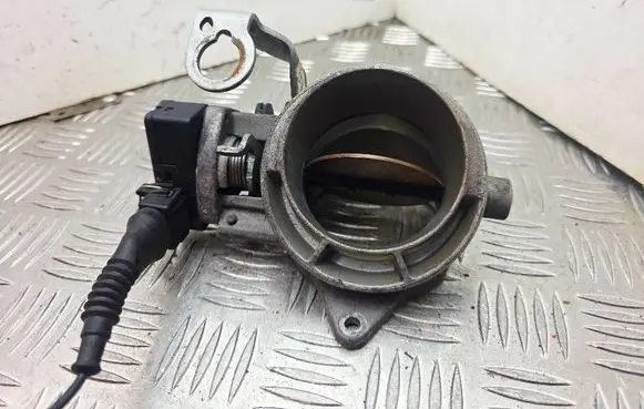 BMW 5 E39 Throttle valve 1703562 13631703562