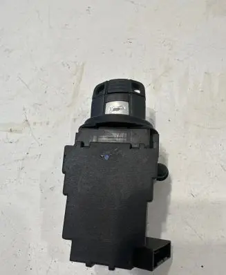 BMW 5 E60 E61 Ignition lock 6954722 2519 10862510