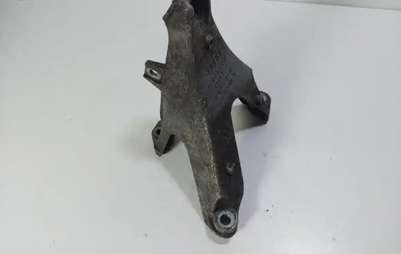 Audi A4 S4 B7 8E 8H Engine mounting bracket 8E0199308AF