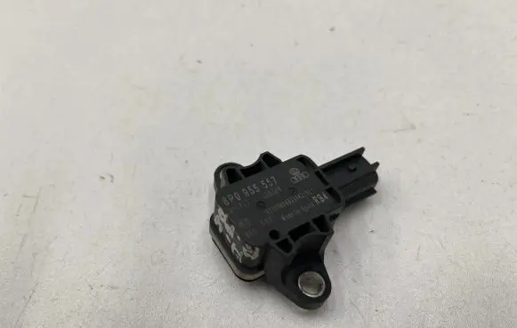 Volkswagen Touran I Airbag deployment crash/impact sensor 8P0955557