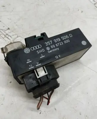 Volkswagen Golf III Coolant fan relay 357919506D 898722000