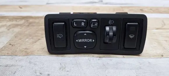 Toyota Avensis T250 Wing mirror switch 183575
