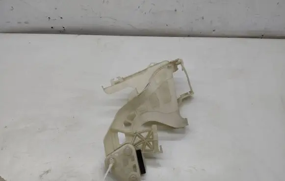 Volkswagen Tiguan Front door exterior handle/bracket 5N0837868B