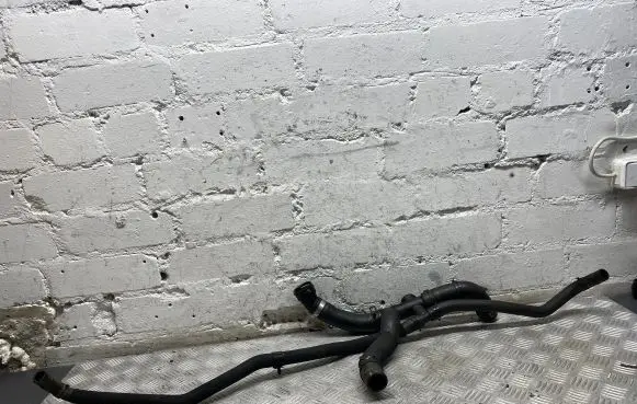 Jaguar XF X250 Engine coolant pipe/hose 4R838B274AD