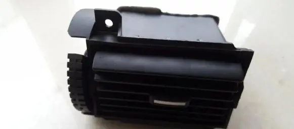 Nissan X-Trail T30 Dashboard side air vent grill/cover trim 687608H300