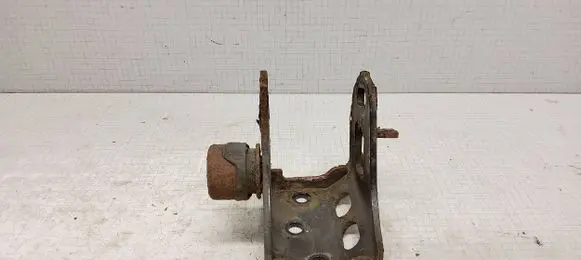 Toyota Verso Engine mounting bracket