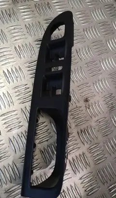 Volkswagen PASSAT B6 Front door window switch trim 3c2867172b