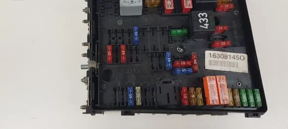 Volkswagen Golf V Fuse module 1K0937124K