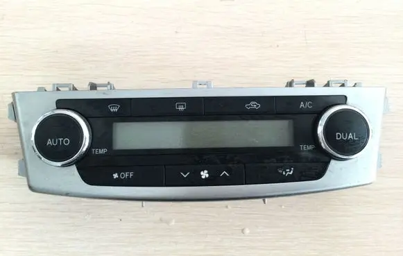 Toyota Avensis T270 Climate control unit