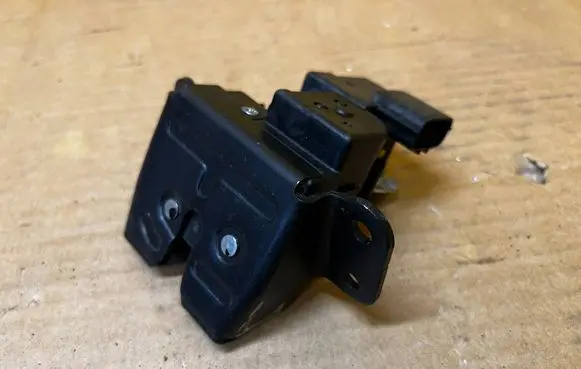 Hyundai i30 Tailgate/trunk/boot lock/catch/latch 81230A6300 81230-A6300