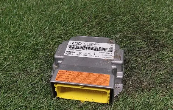 Audi TT TTS Mk2 Airbag control unit/module 8J0959655 0285001795