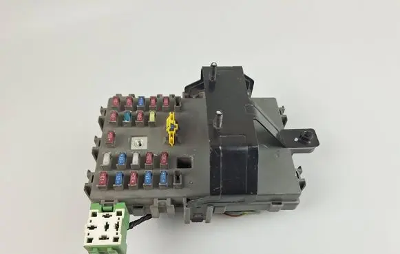 Chevrolet Aveo Fuse box set 96826374XD