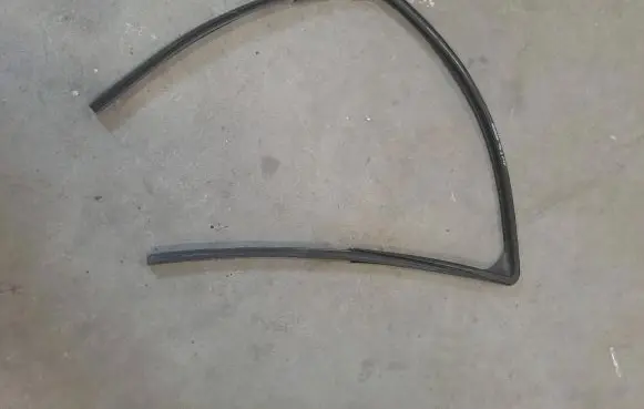 Renault Sandero I Front door glass trim molding
