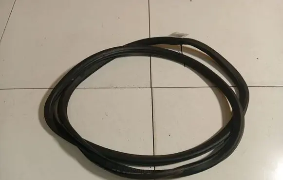 Opel Astra J Rubber seal front coupe door 13259929