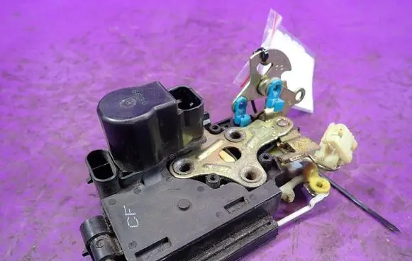 Chevrolet Kalos Front door lock