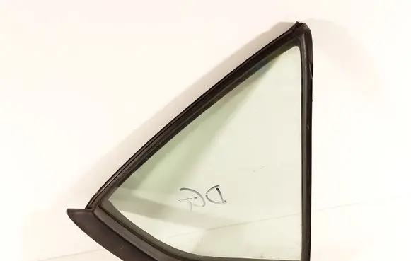 Toyota Prius (XW10) Rear vent window glass 6818847010