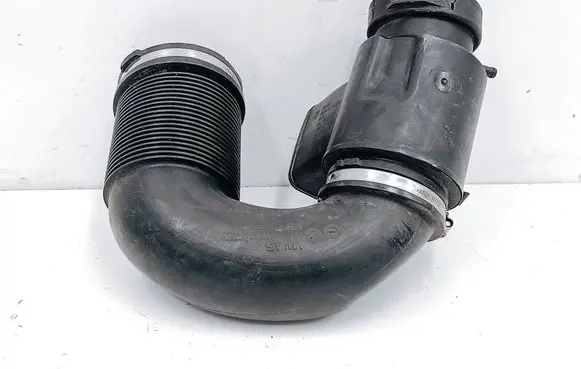 Audi Q7 4M Air intake duct part 06E129616C
