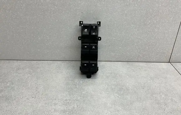 Hyundai Tucson TL Electric window control switch 93570D3141