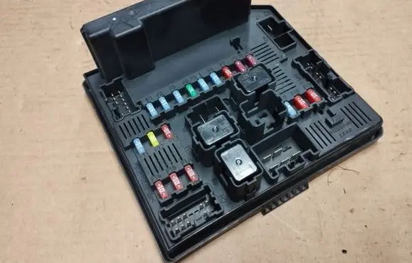 Nissan Qashqai Fuse module 284B7JD000