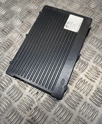 Hyundai Santa Fe Sound amplifier 963702W000 AMP150DM 130103915