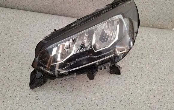 Peugeot 208 I Headlight/headlamp 9833036380 73312209 73312209F300