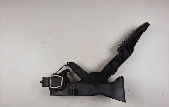 Mercedes-Benz B W245 Accelerator throttle pedal 91736020