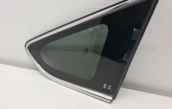 Hyundai Santa Fe Rear side window 878202W000