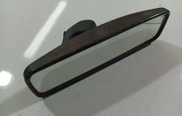 Rear view mirror (interior)